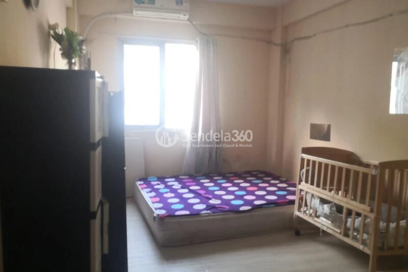 Bedroom Simply Look Studio Apartment Low Floor with  View at East Park Apartment