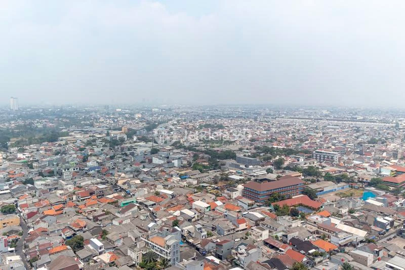 Balcony 1BR Puri Mansion Apartment at Tower Amethyst