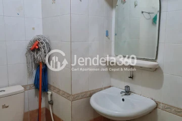 Bathroom 2BR Permata Eksekutif Apartment at Tower -