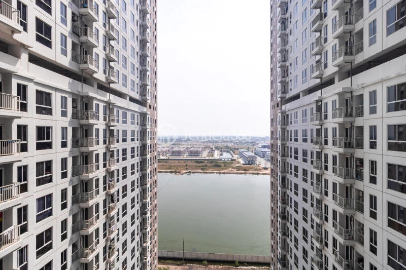 Balcony Studio Apartment with  View at Tokyo Riverside Apartment