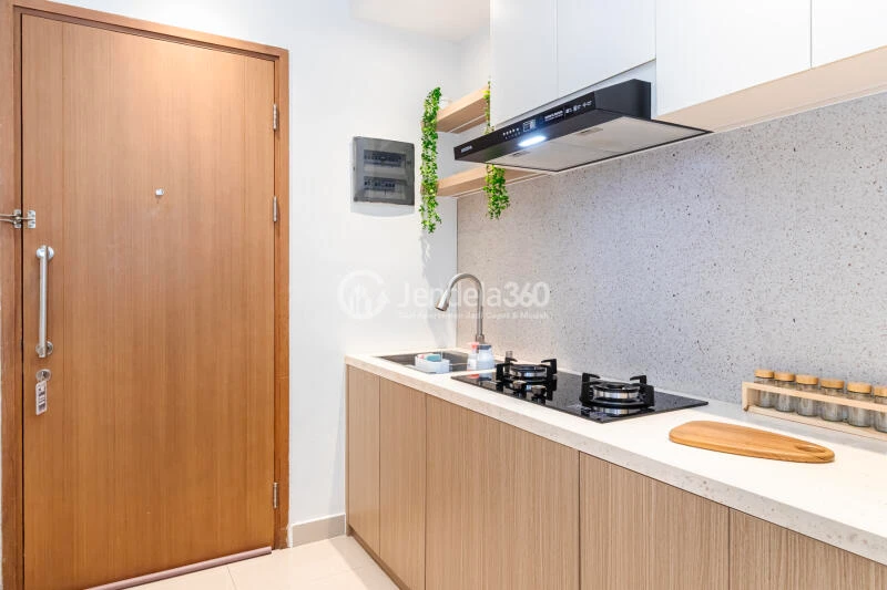 Kitchen Tidy 2BR Apartment Low Floor with  View at Sahid Sudirman Residence