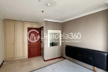 Bedroom Middle Floor 1BR Apartment with City View at Simprug Indah Apartment