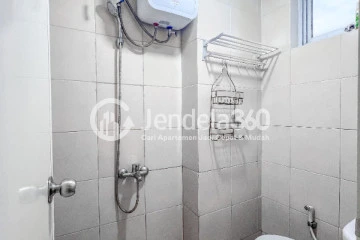 Bathroom Middle Floor Studio Apartment with  View at Oak Tower Apartment