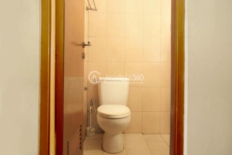 Bathroom Studio Apartment with  View at Margonda Residence 2