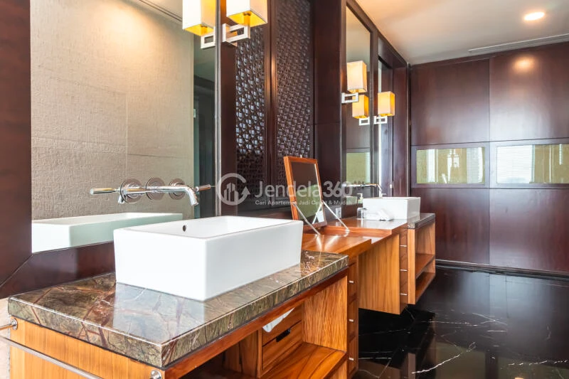 Bathroom Lovely 3BR Apartment at Shangri-La Residence Tower -