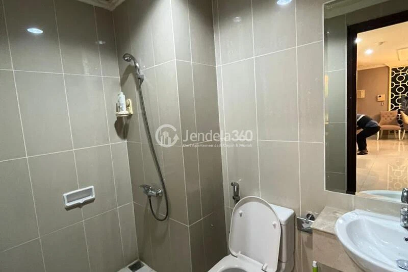 Bathroom 2BR Apartment with City View at Kuningan City (Denpasar Residence)