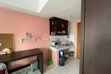 Kitchen Good Deal Studio Apartment at Margonda Residence 2 Tower Margonda Residence 2