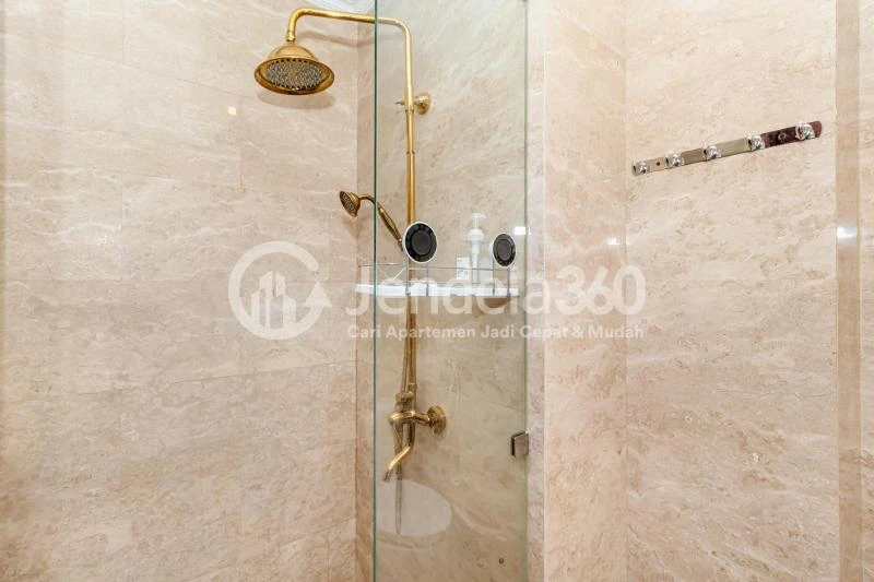 Bathroom Studio Apartment with City View at Menteng Park