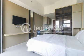 Bedroom Low Floor Studio Apartment with City View at Parkland Avenue Apartment