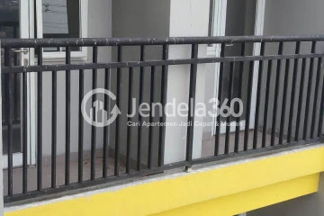 Balcony Cozy Studio Apartment Low Floor with City View at Royal Garden Apartment