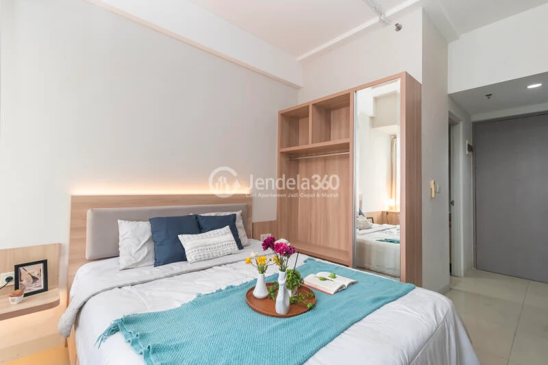 Bedroom Fancy Studio Apartment Middle Floor with City View at Vasanta Innopark Apartment