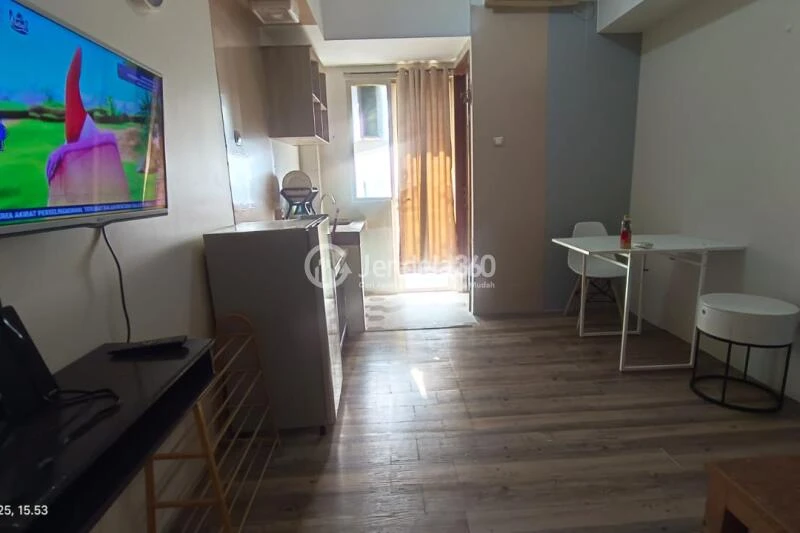 Living Room 1BR Green Lake View Apartment at Tower E