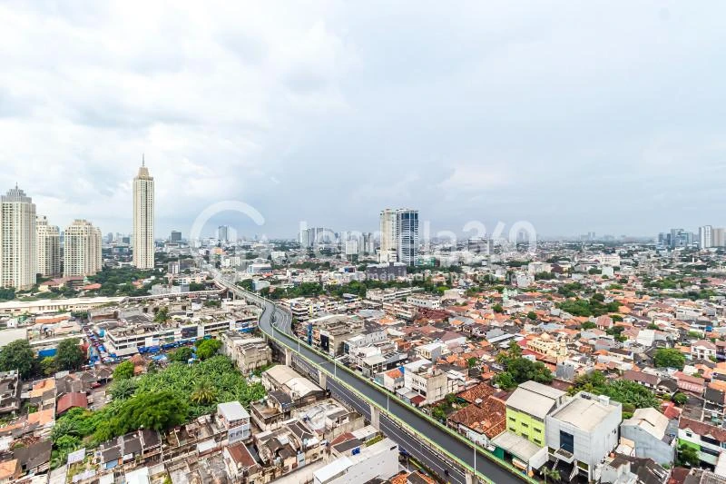 Balcony 2BR Kebayoran Icon Apartment at High Floor