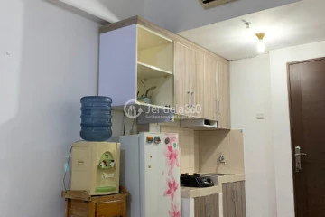 Kitchen Simply Look Studio Apartment at Sunter Park View Apartment Low Floor