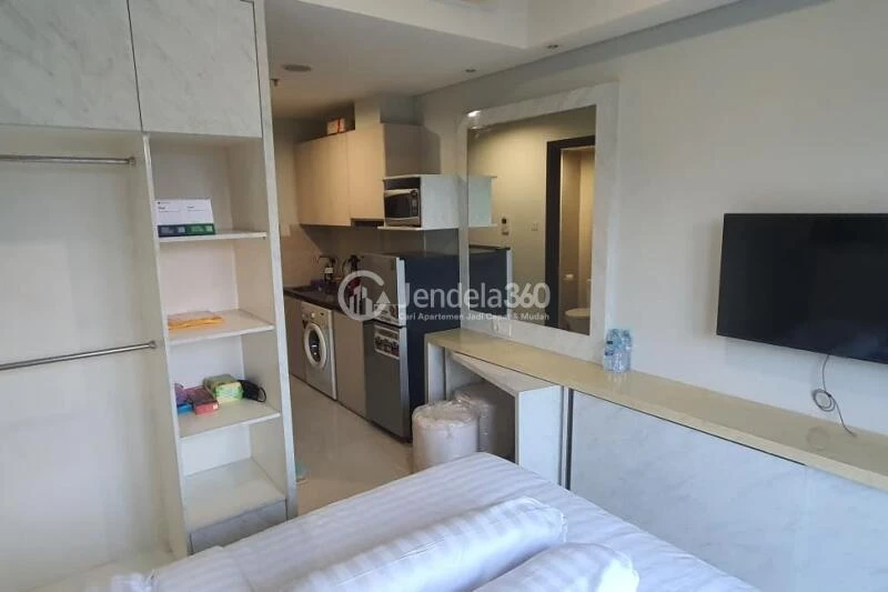 Bedroom Studio Apartment with Swimming Pool View at Puri Mansion