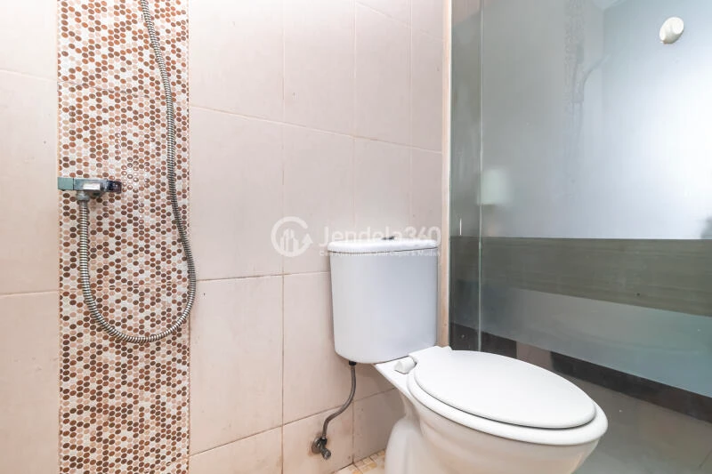 Bathroom Relaxed Studio Apartment at Saladdin Mansion Low Floor