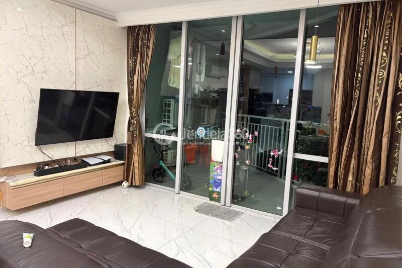 Living Room Low Floor 3BR Apartment with City View at Kuningan City (Denpasar Residence)