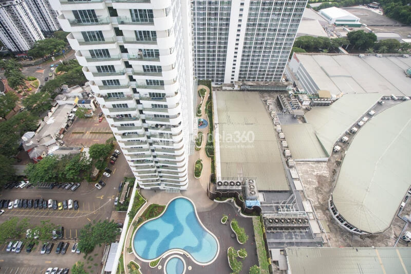 Balcony Strategic Location 1BR Apartment High Floor with City View at U Residence Karawaci