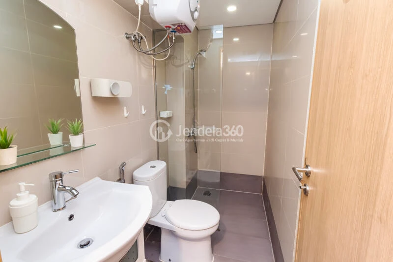Bathroom Maqna Residence 2BR Fully Furnished