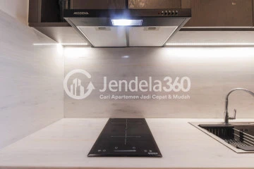 Kitchen High Floor Studio Apartment with City (Timur) View at Vasaka Solterra Apartment