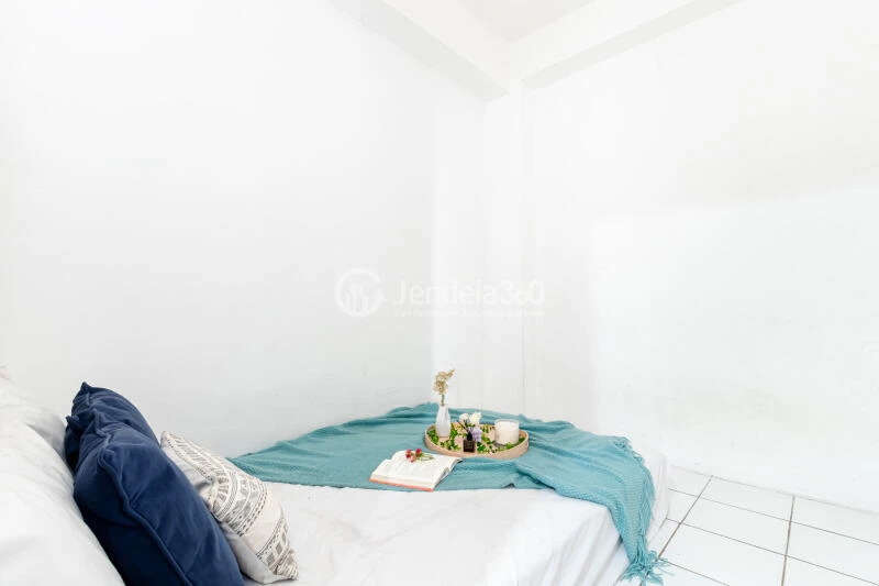 Bedroom 2 Middle Floor 2BR Apartment with City View (Barat) View at Pancoran Riverside Apartment