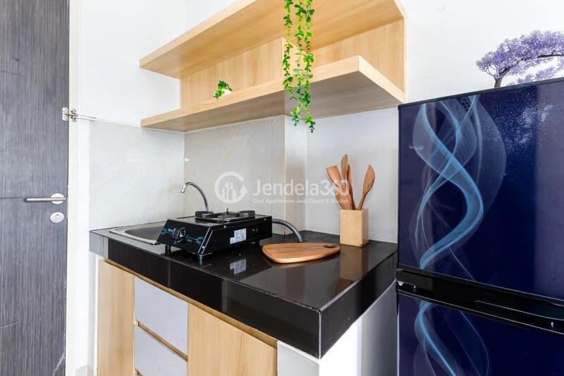 Kitchen High Floor Studio Apartment with  View at Serpong Garden Apartment