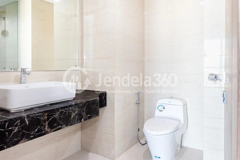 Bathroom 3BR Arandra Residence Apartment at High Floor