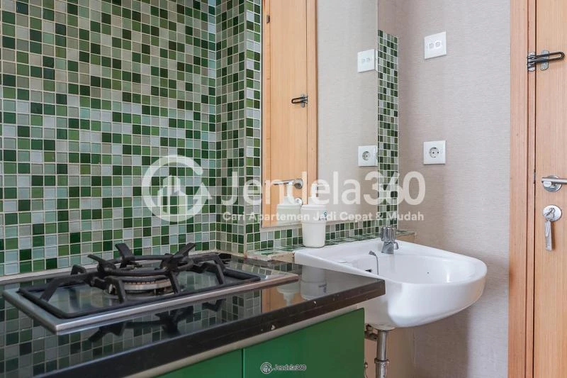 Kitchen Good Deal Studio Apartment Middle Floor with City View at Signature Park Apartment