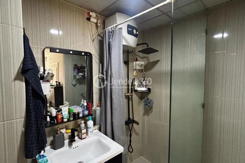 Bathroom The 18Th Residence Taman Rasuna 2BR Fully Furnished