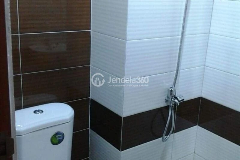 Bathroom Excellent Studio Apartment High Floor with Swimming Pool View at Margonda Residence 3