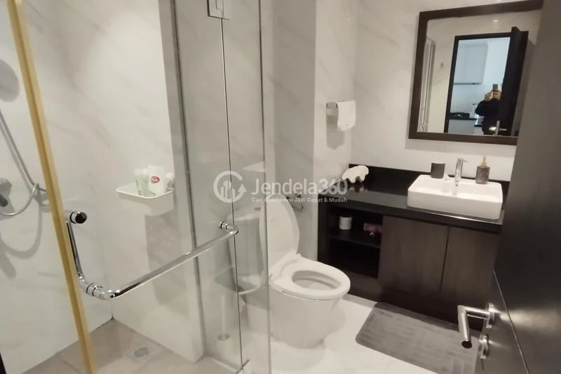Bathroom 1BR Apartment with  View at Branz BSD Apartment