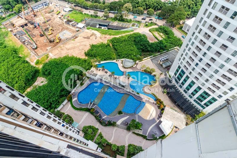 Balcony Fancy 2BR Apartment at The Wave Apartment Tower Coral