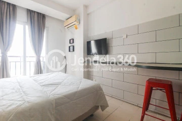 Bedroom Neat High Floor Studio Apartment Near Kelapa Gading at Sunter Park View Apartment