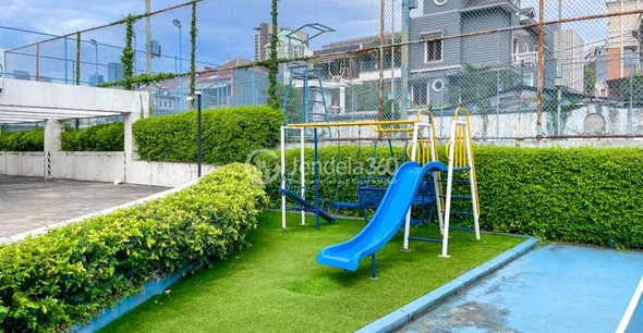 Outdoor Playground - Park Royal Apartment