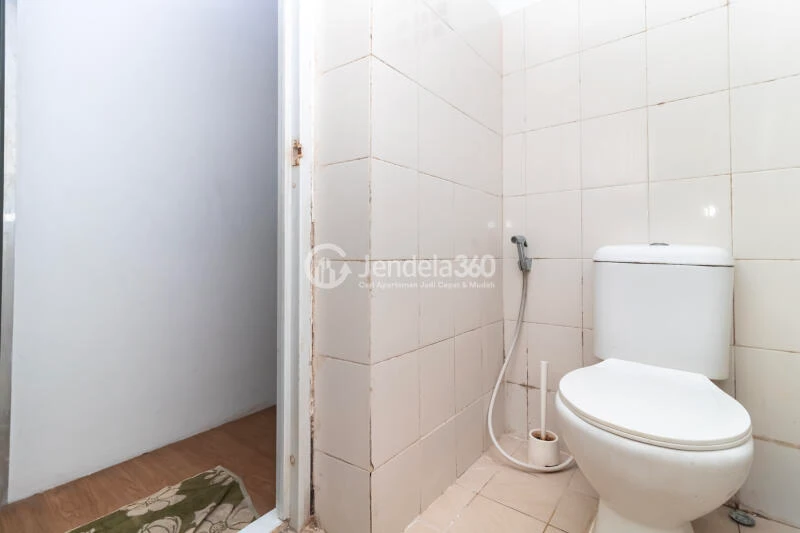 Bathroom 2BR Apartment with  View at Pancoran Riverside Apartment