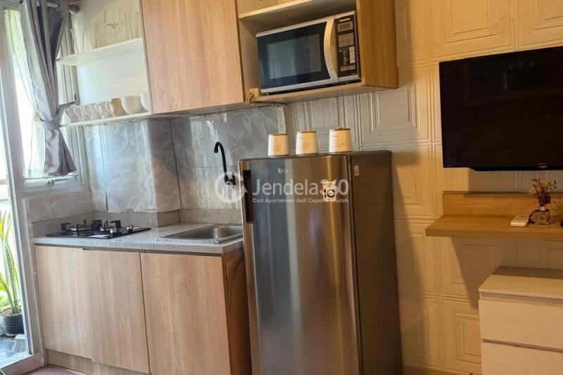 Kitchen Lovely Studio Apartment Low Floor with  View at Oak Tower Apartment