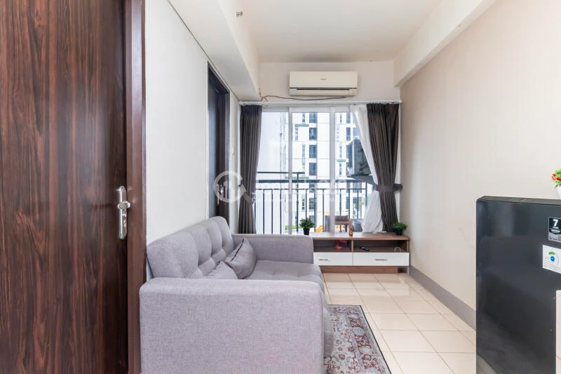 Living Room Comfortable 2BR Apartment Low Floor with city View at Serpong Green View Apartment