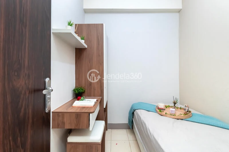 Bedroom 2 Comfortable 2BR Apartment Low Floor with city View at Serpong Green View Apartment