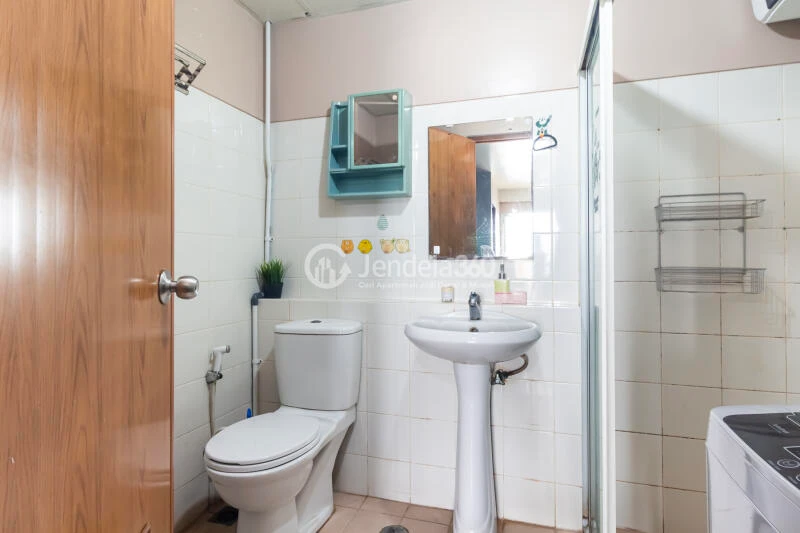 Bathroom Low Floor 2BR Apartment with  View at The 18Th Residence Taman Rasuna