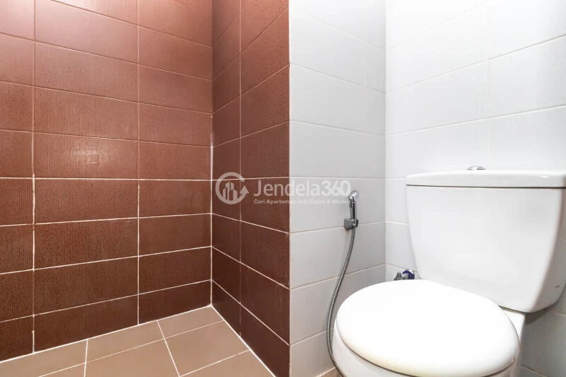 Bathroom 1BR Puri Orchard Apartment at Tower OG A
