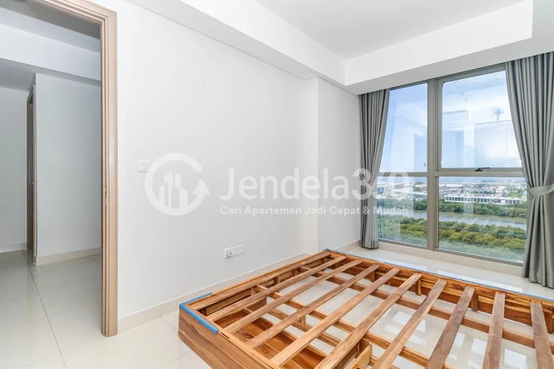 Bedroom 3 Middle Floor 2BR Apartment with City View at Gold Coast Apartment