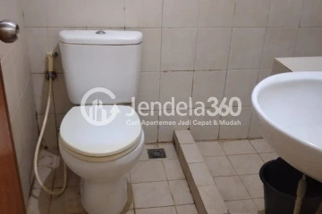Bathroom Comfortable 1BR Apartment Low Floor with City View at Maple Park Apartment