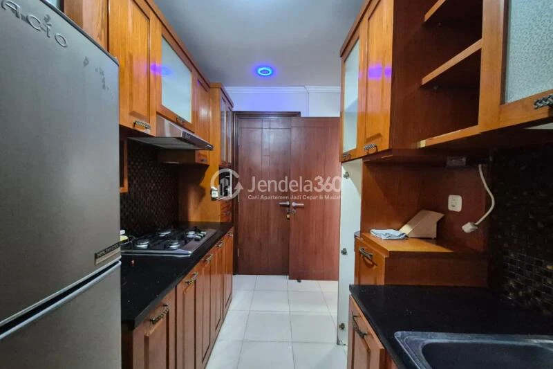 Kitchen 3BR Apartment with City View at Permata Hijau Residence