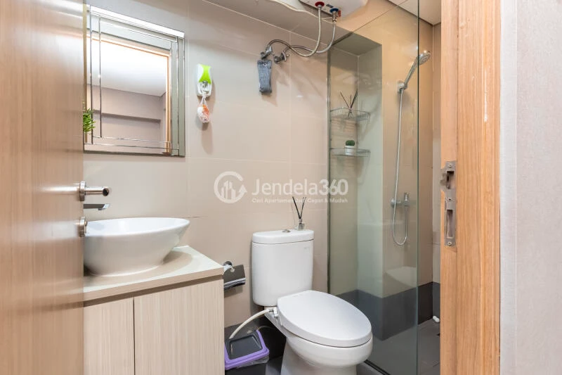 Bathroom Maqna Residence 2BR Fully Furnished