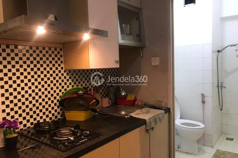 Kitchen 2BR Apartment with  View at Gateway Apartment