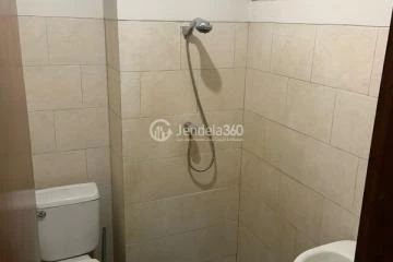 Bathroom Homey Studio Apartment at Margonda Residence Tower Margonda Residence 1