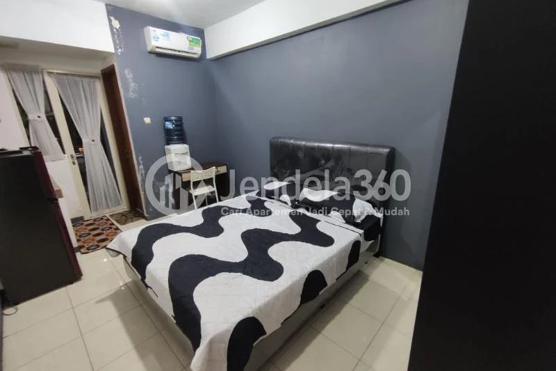 Bedroom Studio Green Lake View Apartment at Low Floor