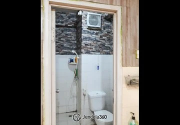 Bathroom 2BR Gateway Apartment at Middle Floor