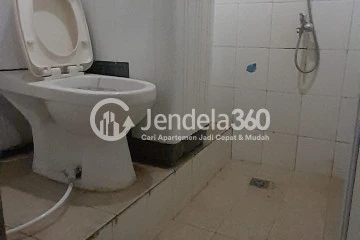 Bathroom Low Floor Studio Apartment with City View at Delta Cakung Apartment