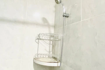 Bathroom Middle Floor 2BR Apartment with City View at Parkland Avenue Apartment